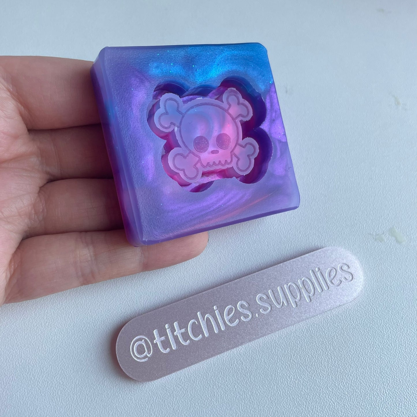 Cute Skull & Crossbones Shaker Mould