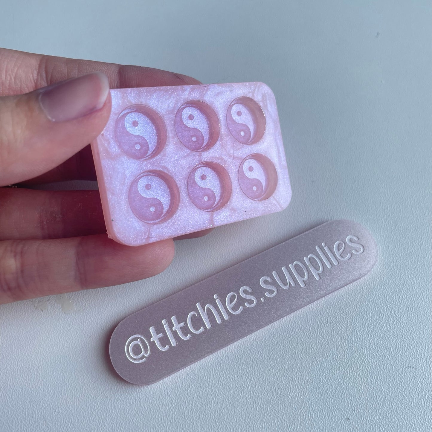 Set of 6 x 1cm Studs/Shaker Fillers Mould - Yinyang