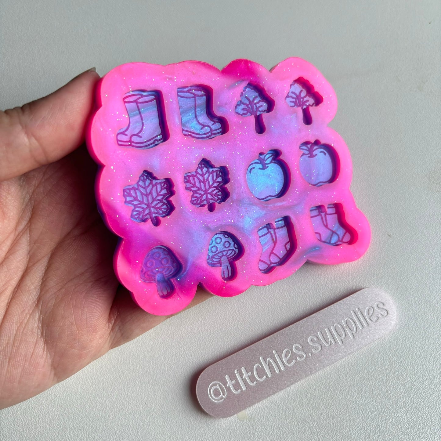 Autumnal Stud Palette Mould
