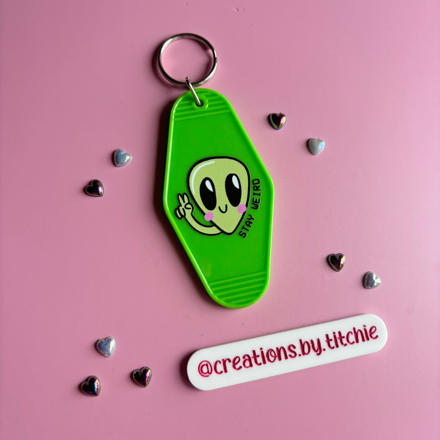 Motel Keyring - Green "Stay Weird" Alien