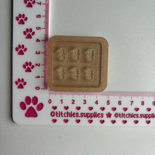 Set of 6 x 1cm Studs/Shaker Fillers Mould - Seahorse