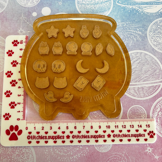 Witchy Vibes Stud Palette Mould