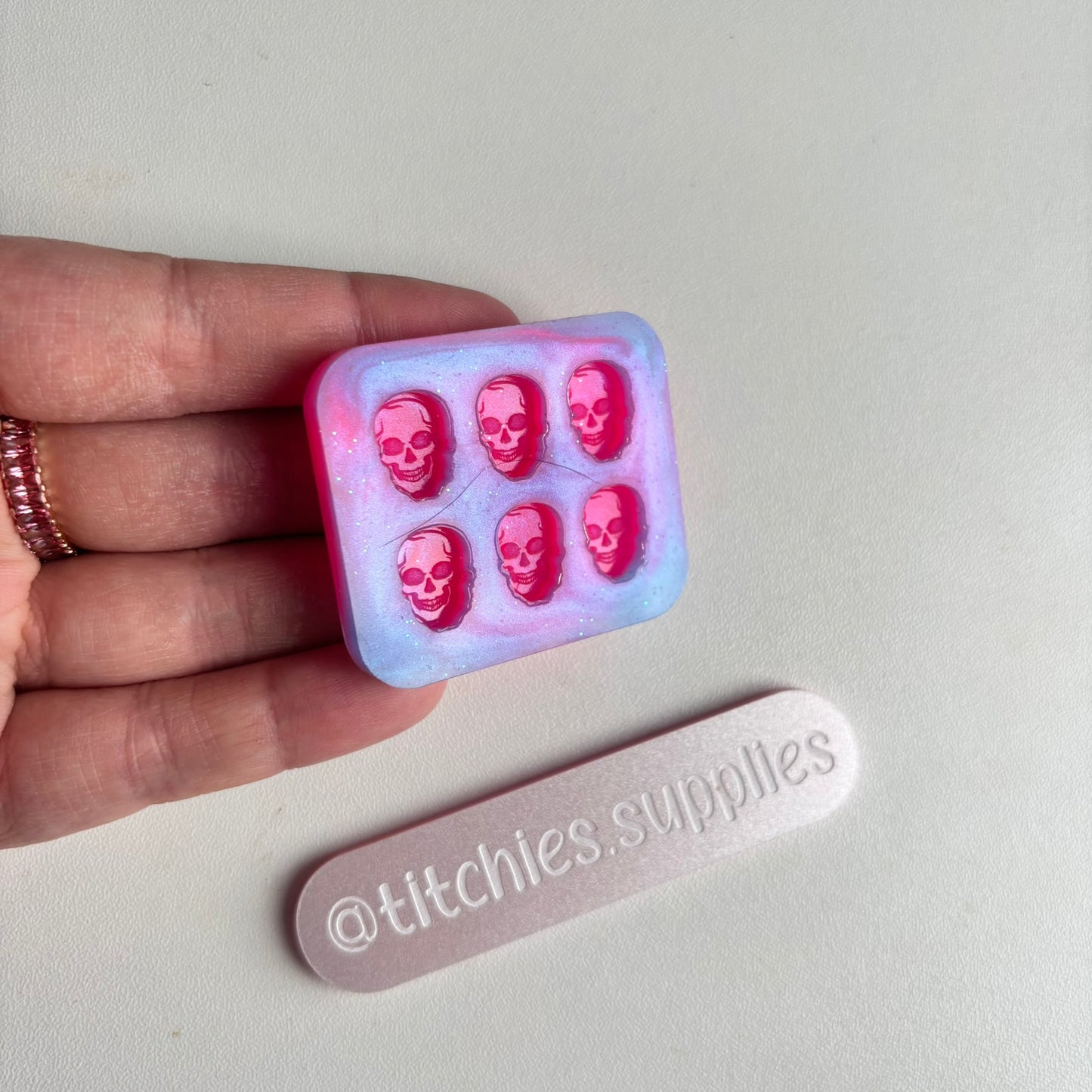 Set of 6 x 1cm Studs/Shaker Fillers Mould - Skull