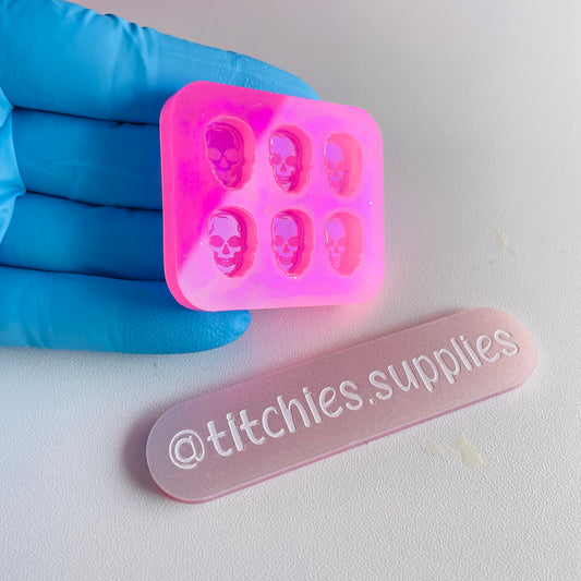 Set of 6 x 1cm Studs/Shaker Fillers Mould - Skull