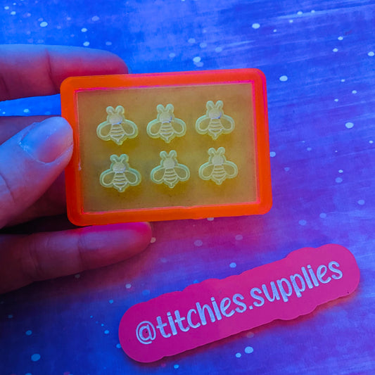 Set of 6 x 1cm Studs/Shaker Fillers Mould - Bumble Bee