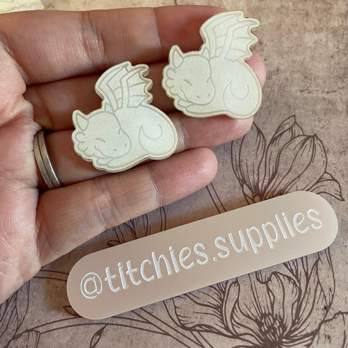 Sleepy Dragon Mould - Nichiiexe Designs