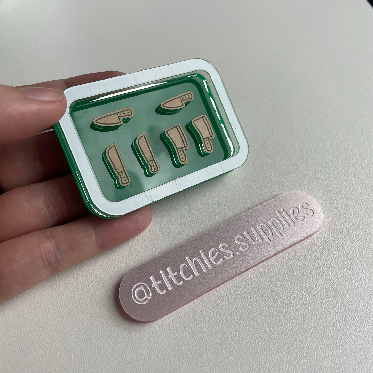 Knives Stud Palette Mould