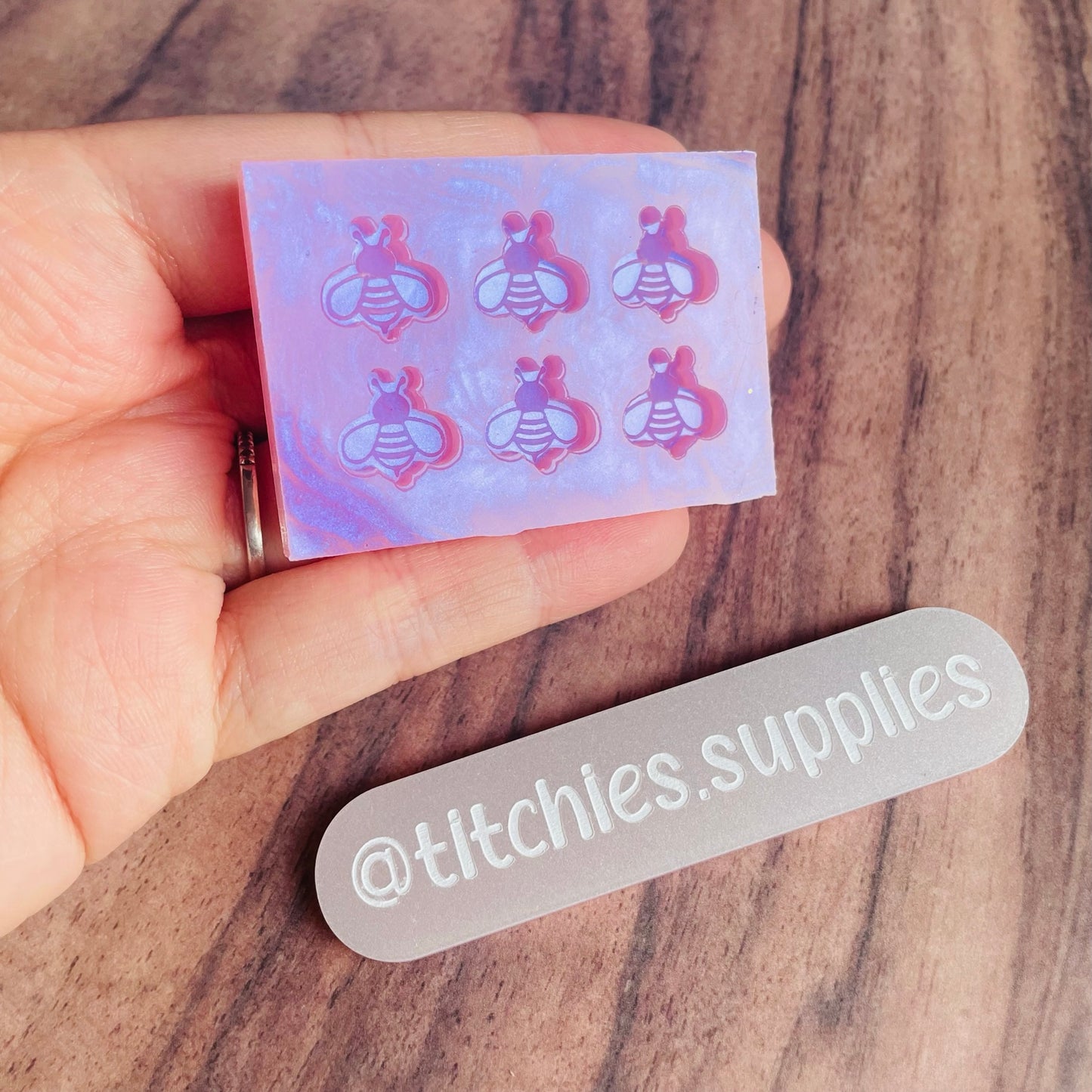 Set of 6 x 1cm Studs/Shaker Fillers Mould - Bumble Bee