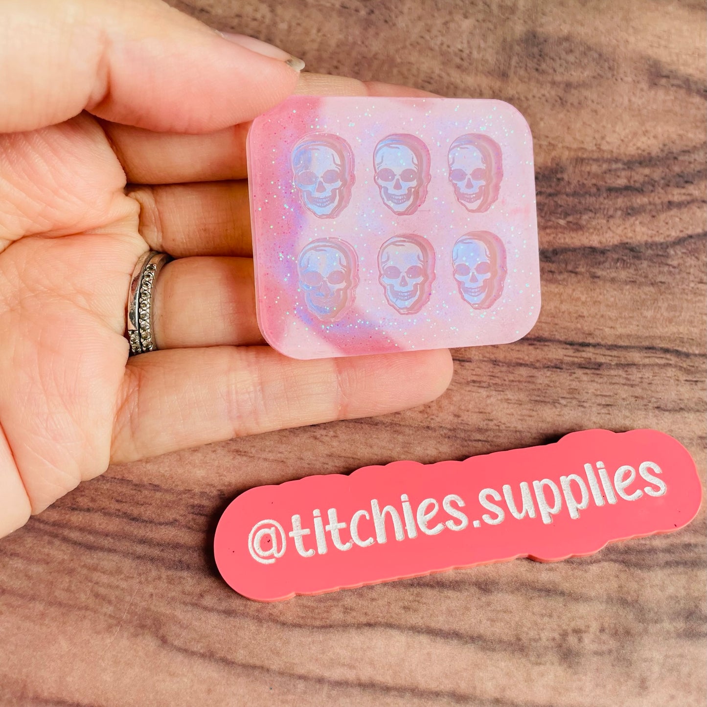 Set of 6 x 1cm Studs/Shaker Fillers Mould - Skull