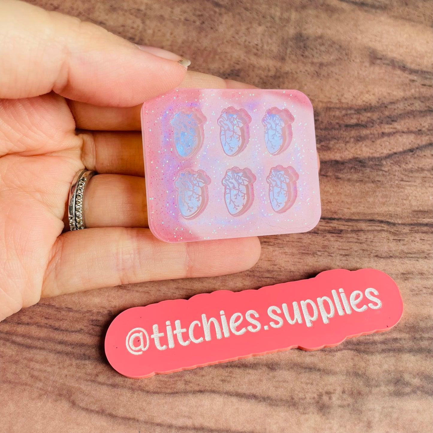Set of 6 x 1cm Studs/Shaker Fillers Mould - Anatomical Heart