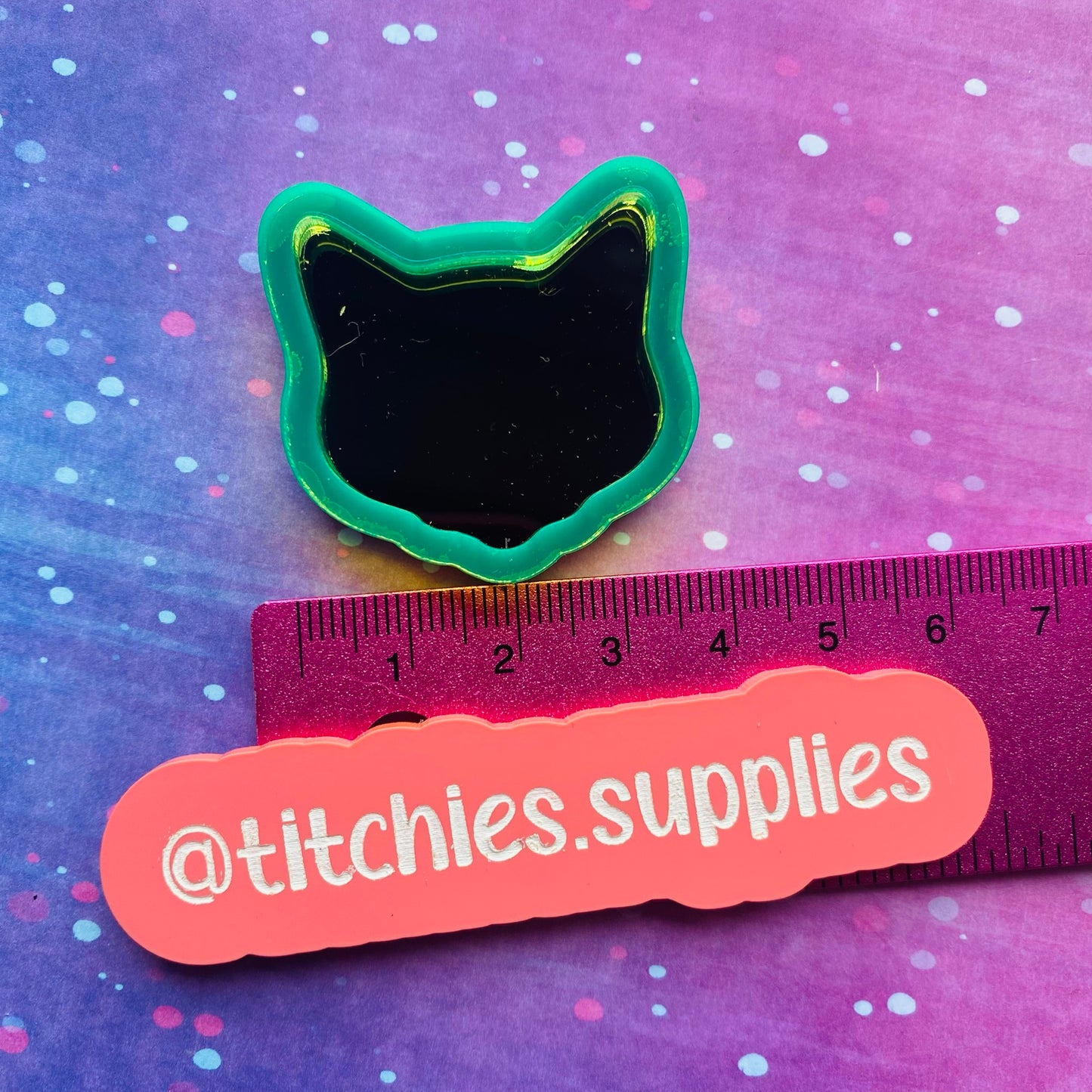 Pointed Cat Head Shaker Mould