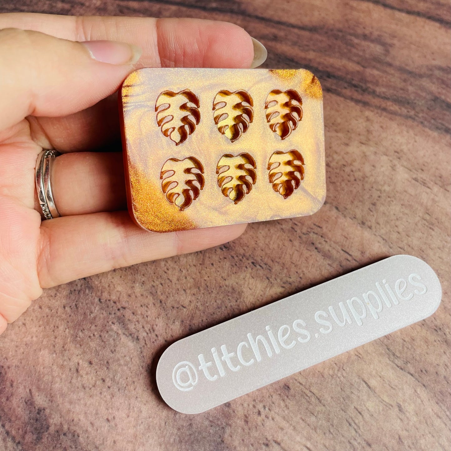 Set of 6 x 1cm Studs/Shaker Fillers Mould - Monstera Leaf