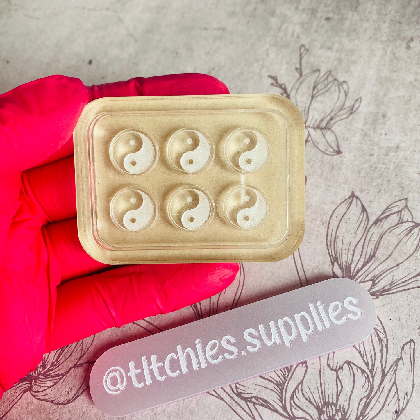 Set of 6 x 1cm Studs/Shaker Fillers Mould - Yinyang
