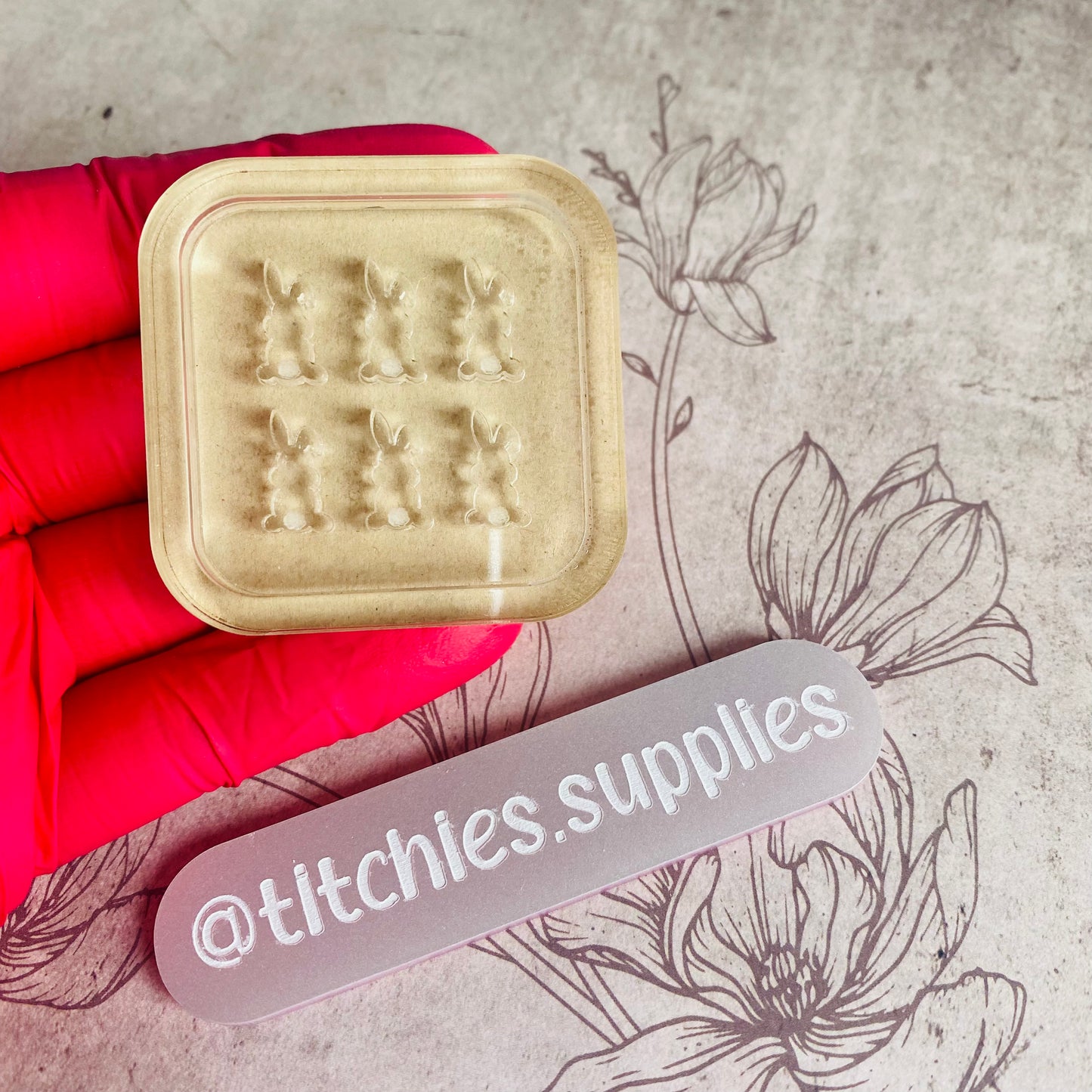 Set of 6 x 1cm Studs/Shaker Fillers Mould - Full Bunny