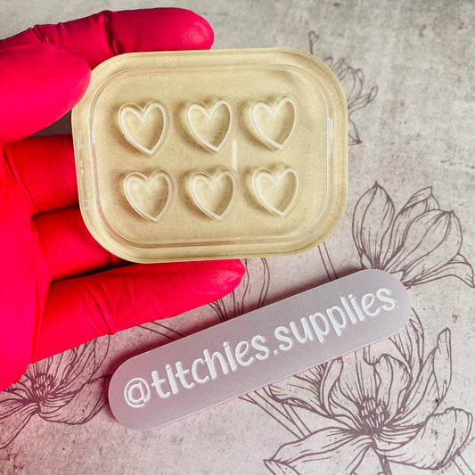 Set of 6 x 1cm Studs/Shaker Fillers Mould - Engraved Heart
