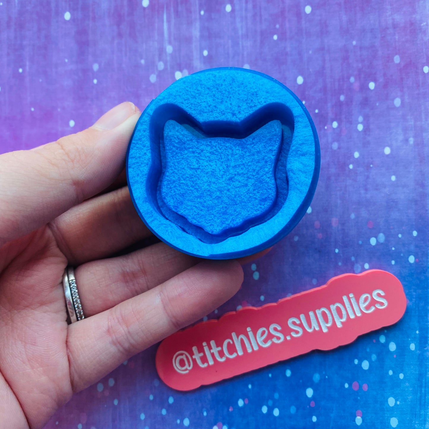 Pointed Cat Head Shaker Mould