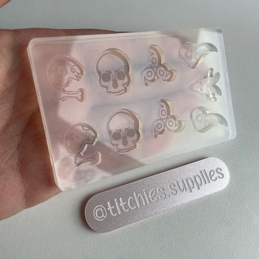 Spooky Skull Stud Palette Mould