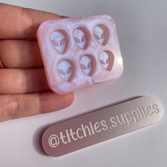 Set of 6 x 1cm Studs/Shaker Fillers Mould - Alien