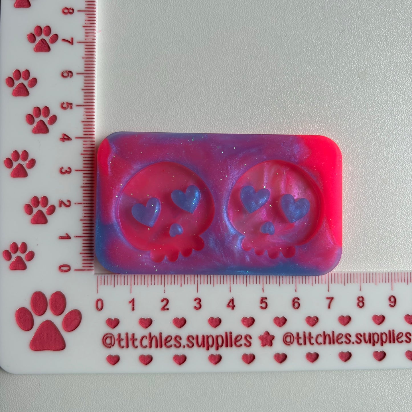 Cut Out Skull Mould - Heart Eyes