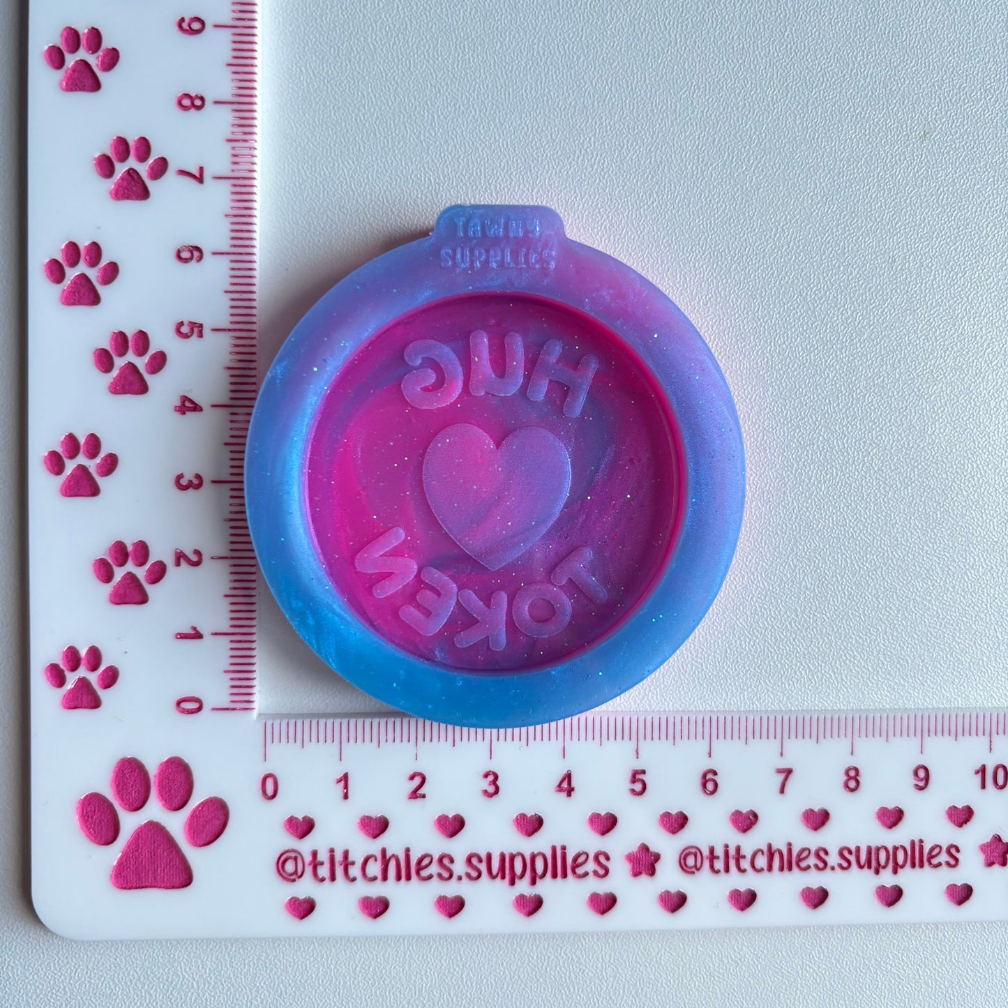 Round Heart Pocket Hug Token Mould