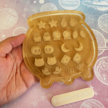 Witchy Vibes Stud Palette Mould