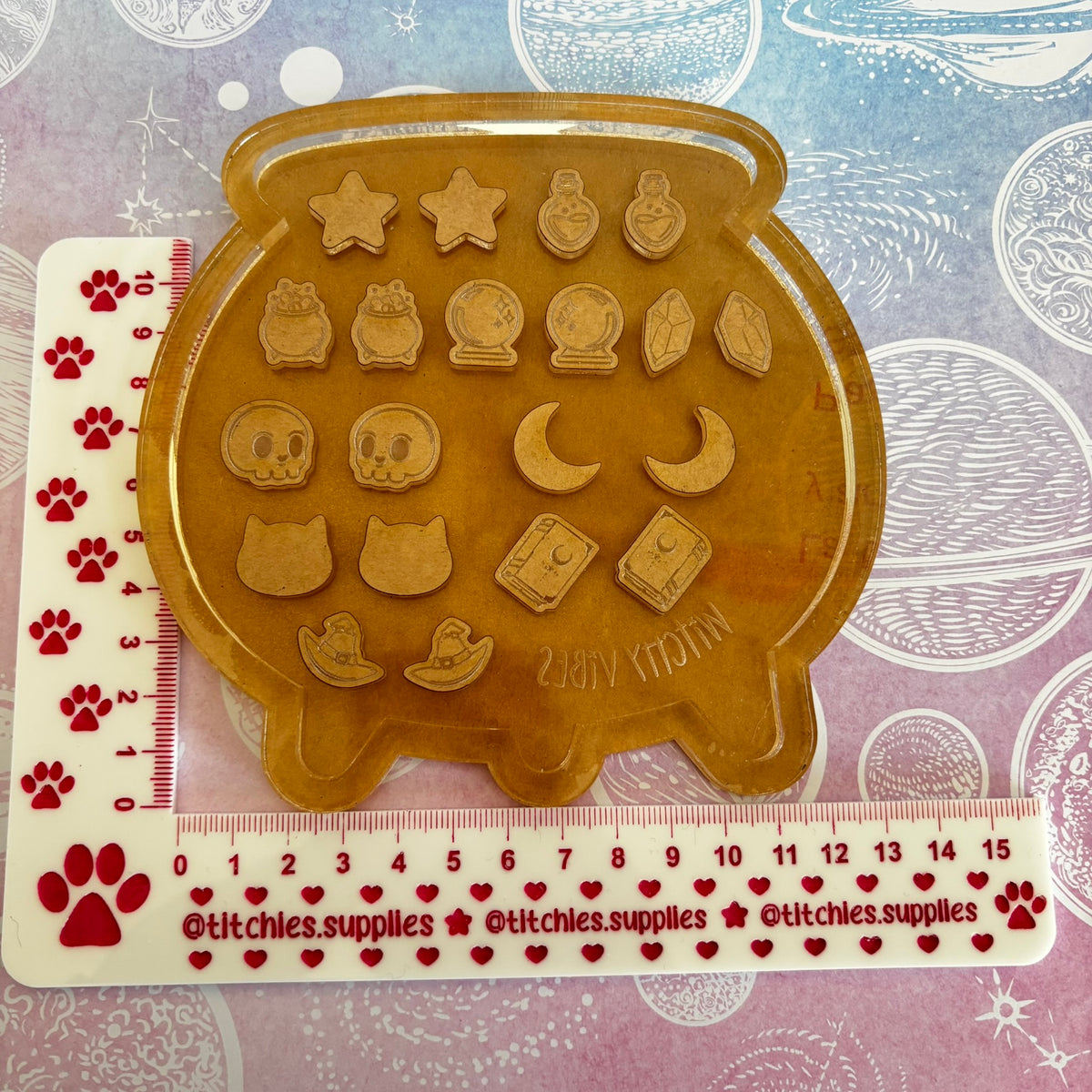 Witchy Vibes Stud Palette Mould
