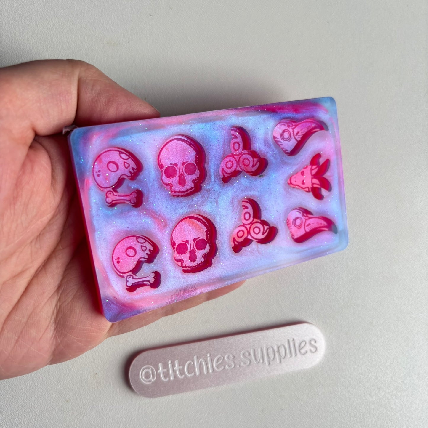 Spooky Skull Stud Palette Mould