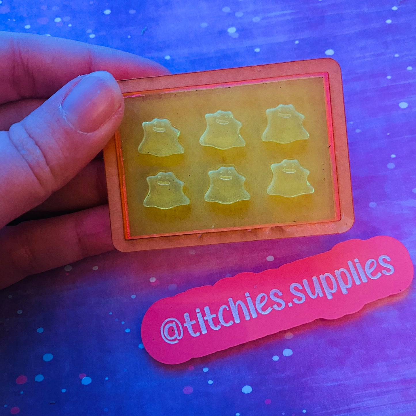 Set of 6 x 1cm Studs/Shaker Fillers Mould - Wiggle Dude Ghost