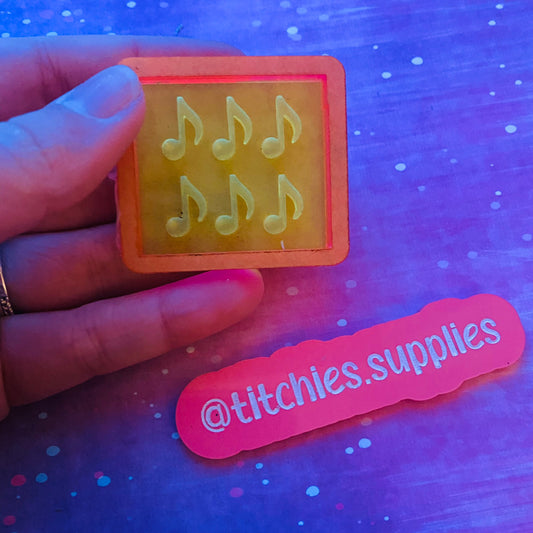 Set of 6 x 1cm Studs/Shaker Fillers Mould - Single Musical Note