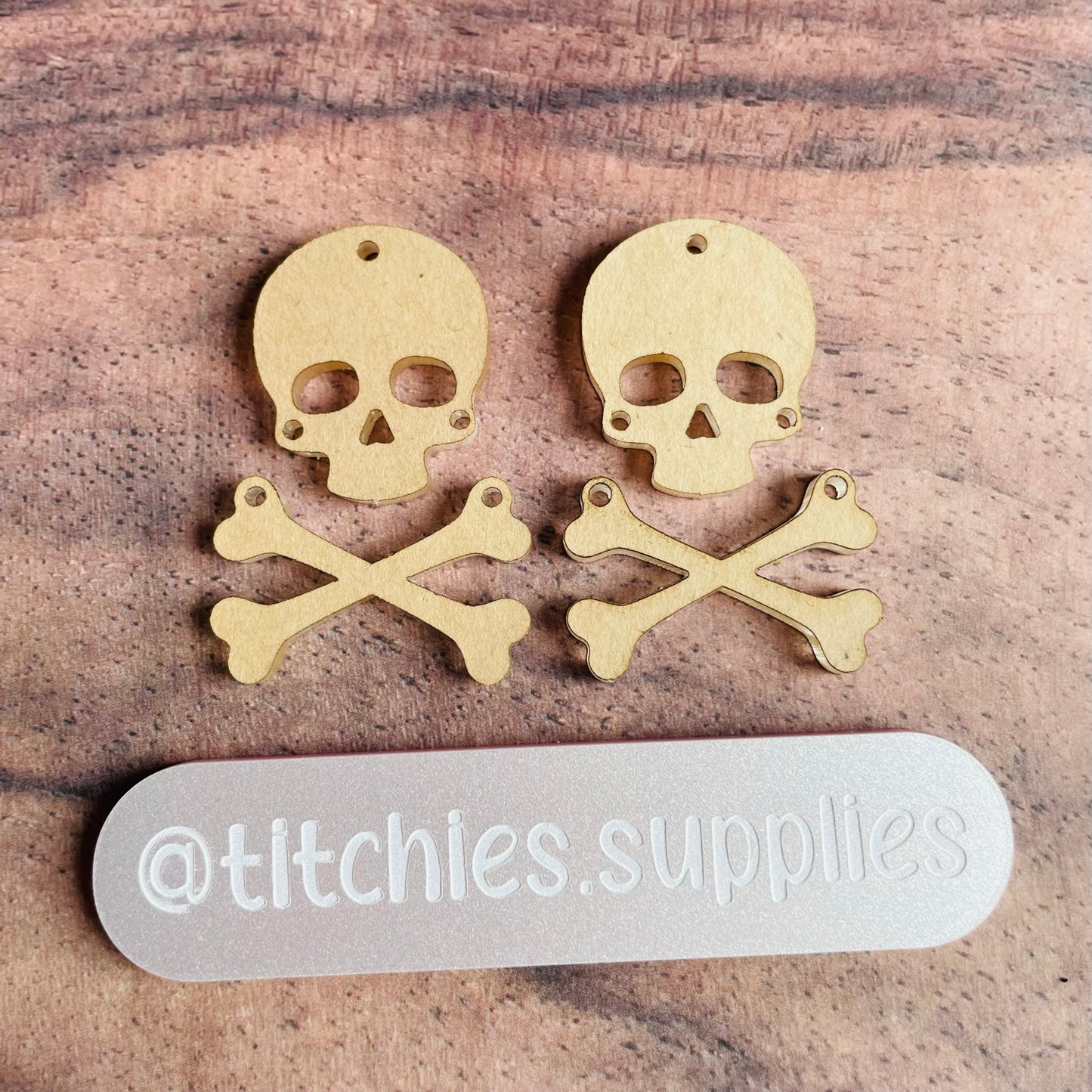 Skull and Crossbones Danglies Earring Mould