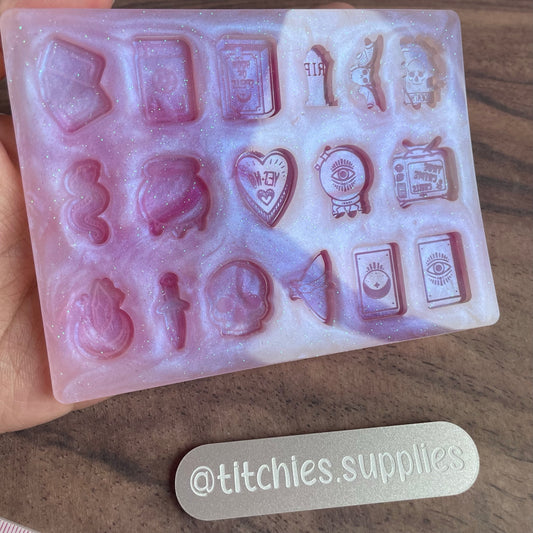 Spooky Mixed Stud Palette Mould