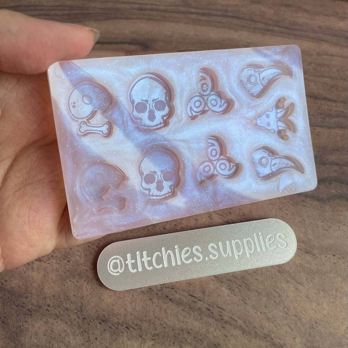 Spooky Skull Stud Palette Mould