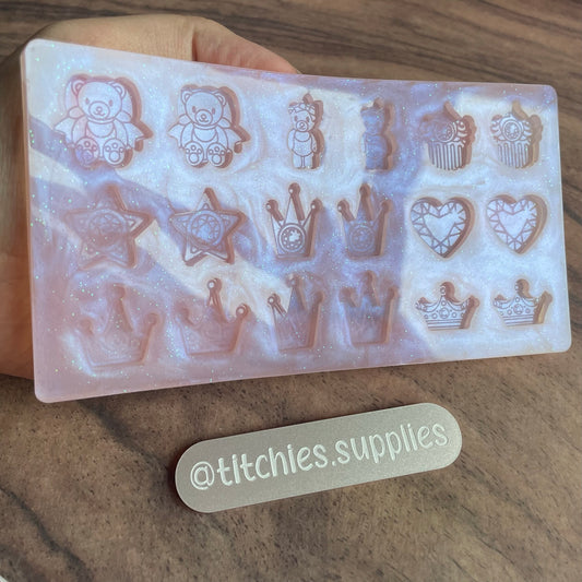 Princess Crowns and Teddies Stud Palette Mould