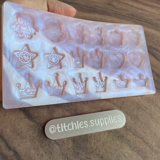 Princess Crowns and Teddies Stud Palette Mould