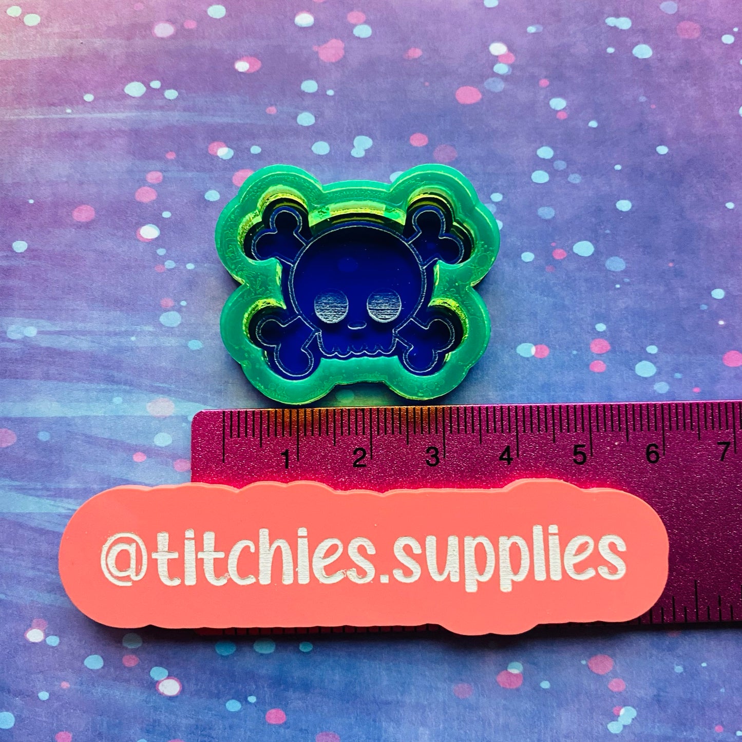 Cute Skull & Crossbones Shaker Mould, 8mm Thick