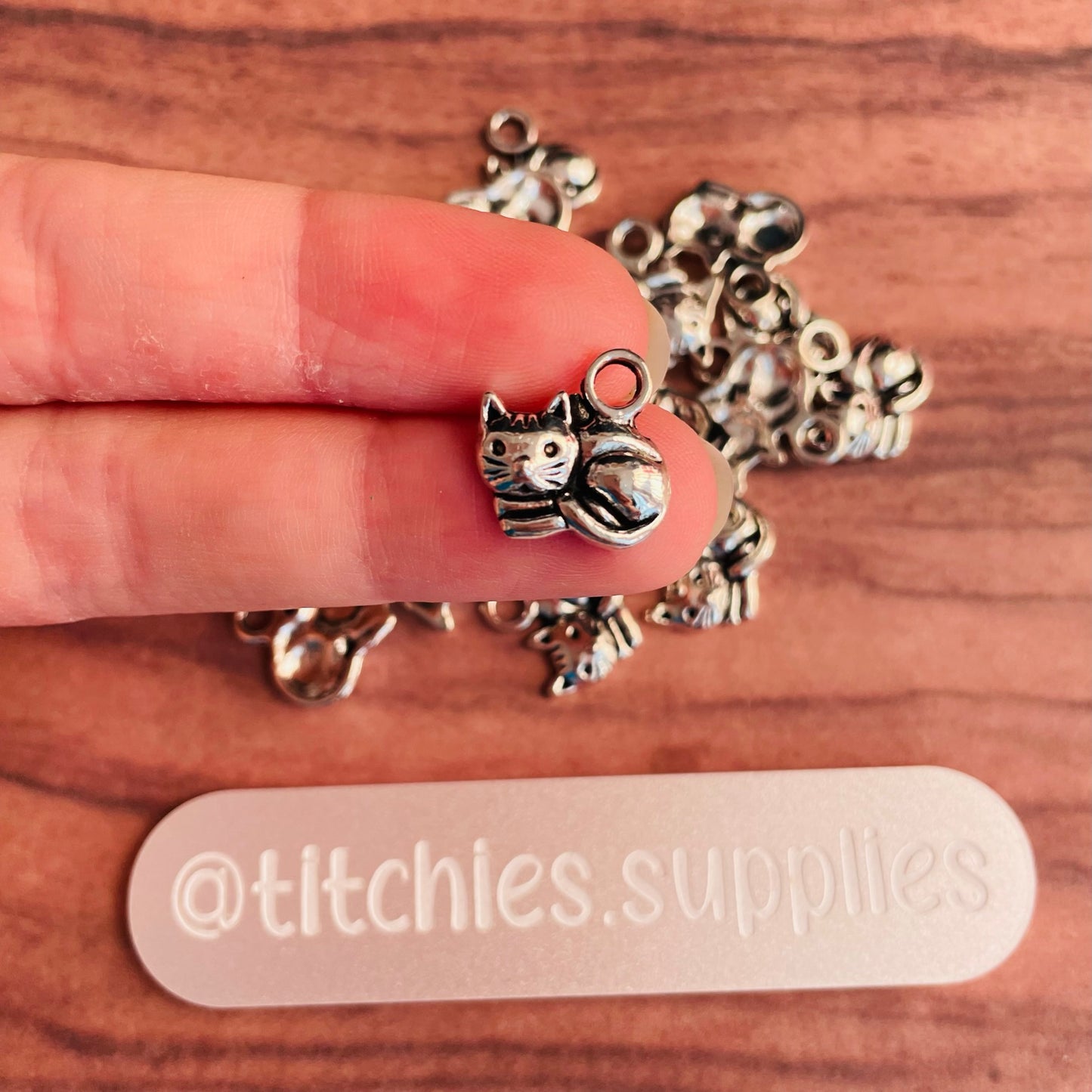 Metal Charms - Sleeping Cat (x5)