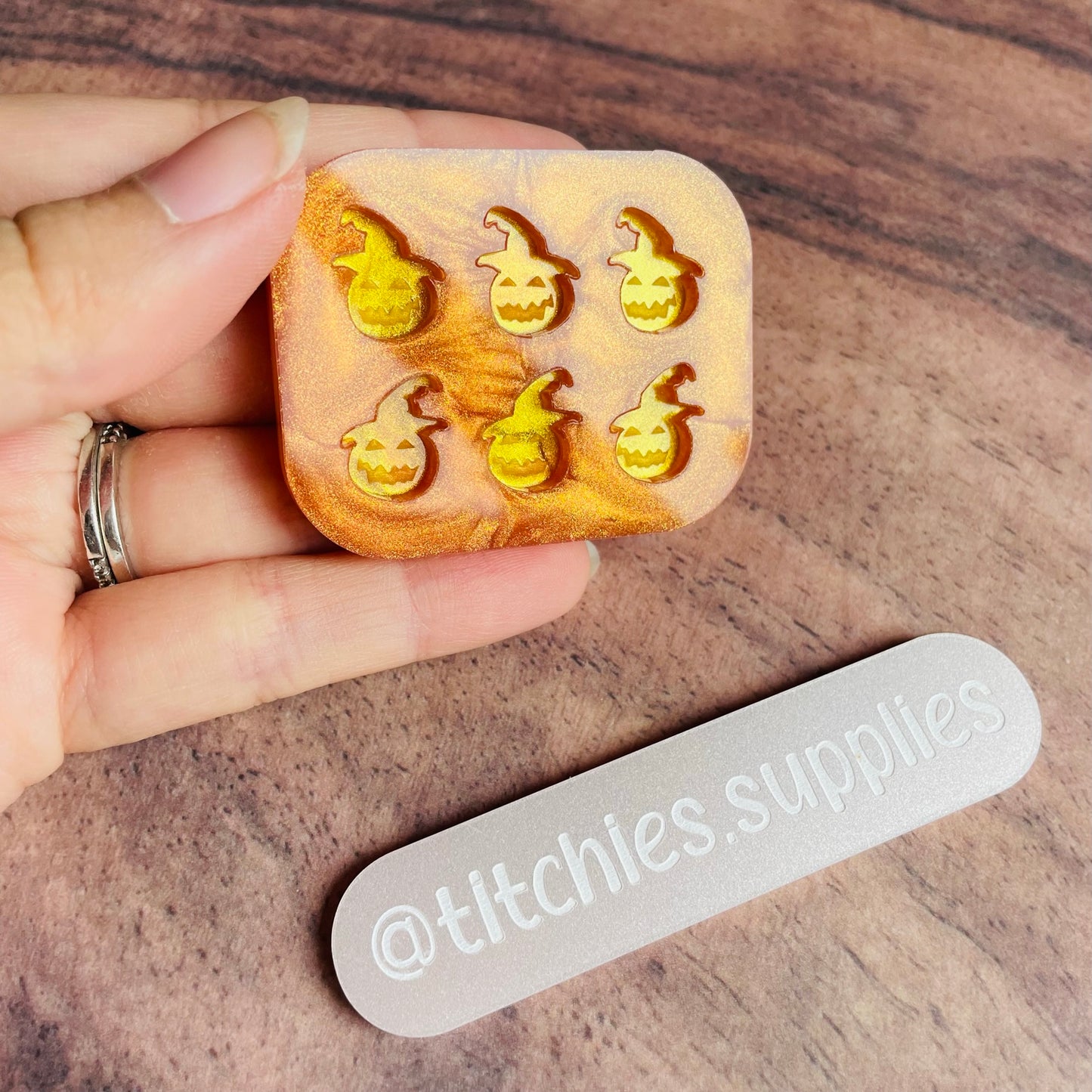 Set of 6 x 1cm Studs/Shaker Fillers Mould - Spooky Hat Pumpkin