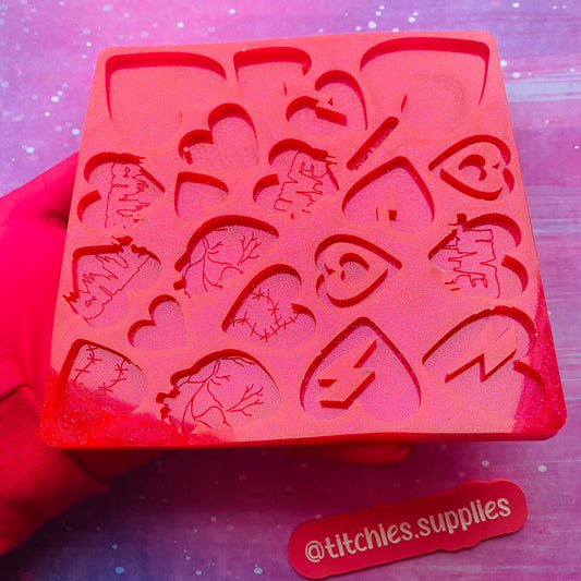 All The Hearts Palette Mould