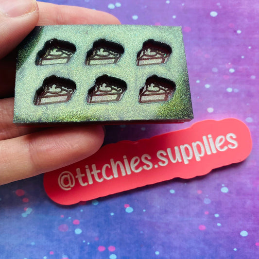 Set of 6 x 1cm Studs/Shaker Fillers Mould - Pie Slice